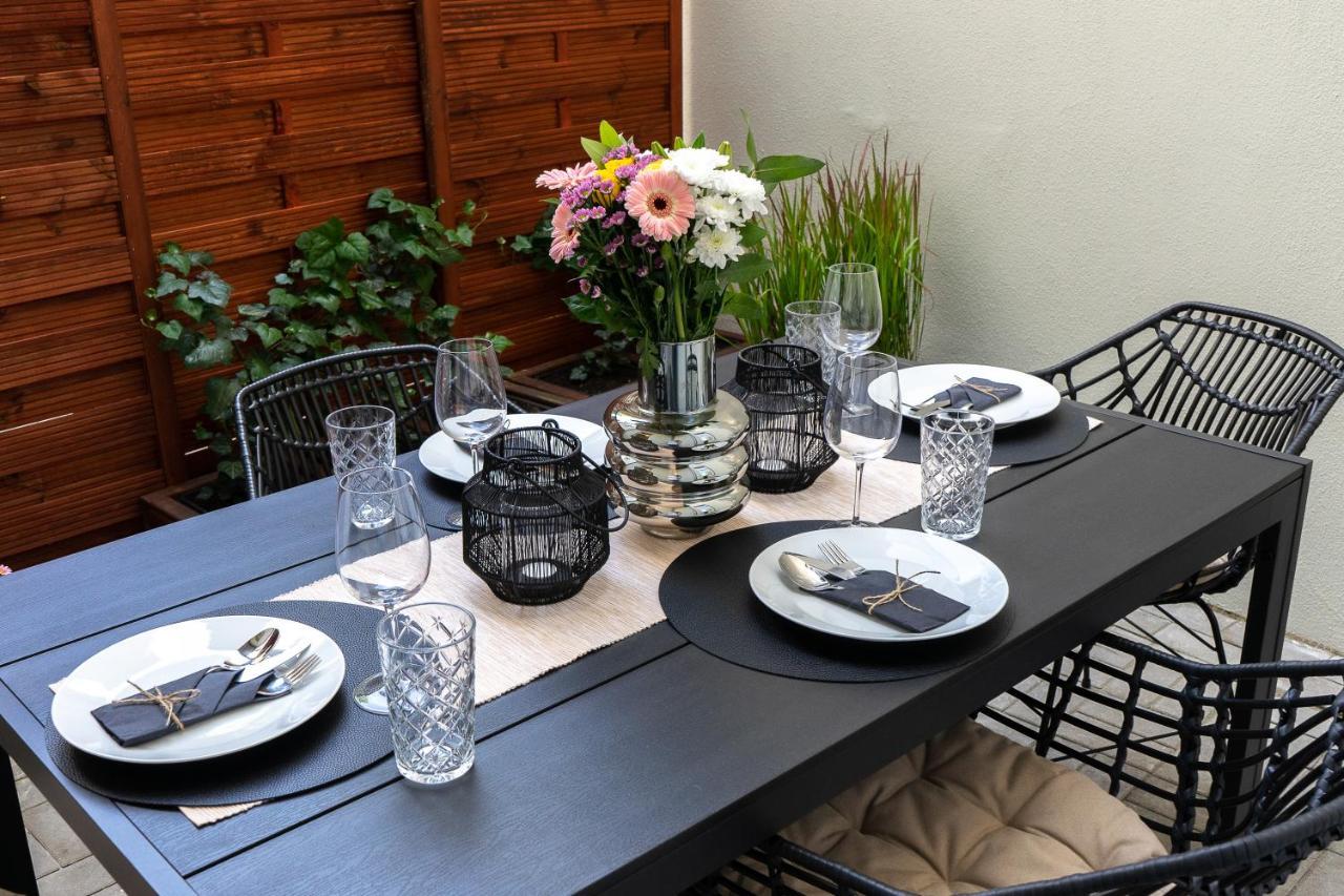 Suite Fuer 4 Mit Terrasse Im Herzen Der Innenstadt Шверин Экстерьер фото